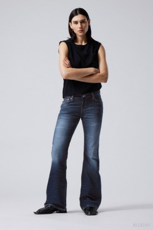 Weekday Nova Low Bootcut Wrinkle Jeans Blue | RIIU2613