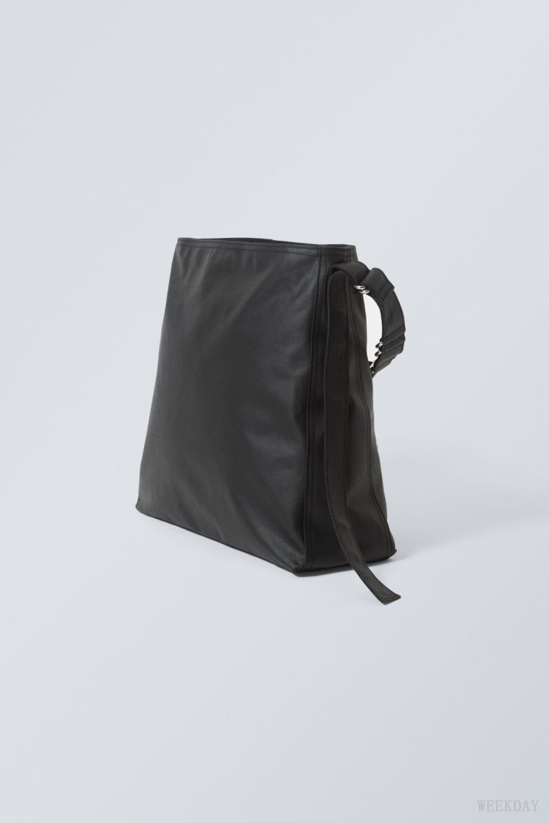 Weekday D-Ring Bag Black | TFFC2585