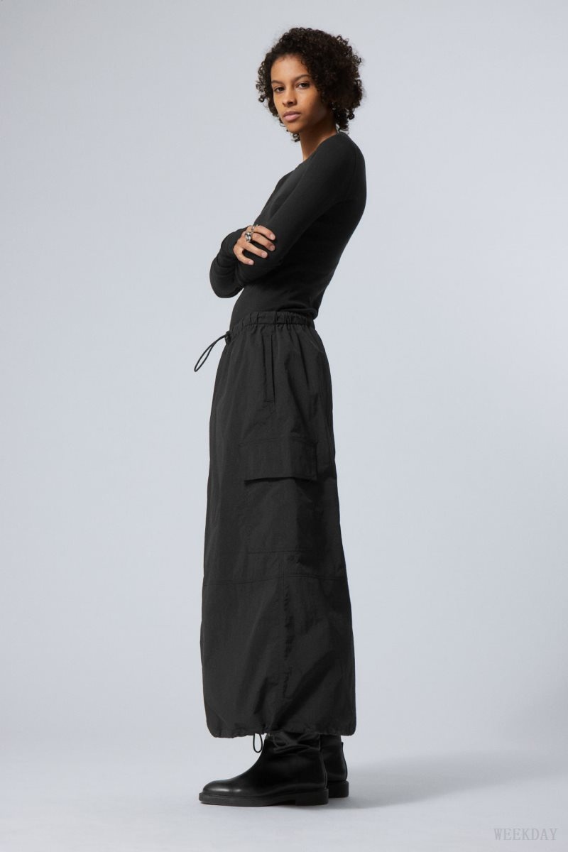 Weekday Edge Cargo Skirt Black | GBVY1992