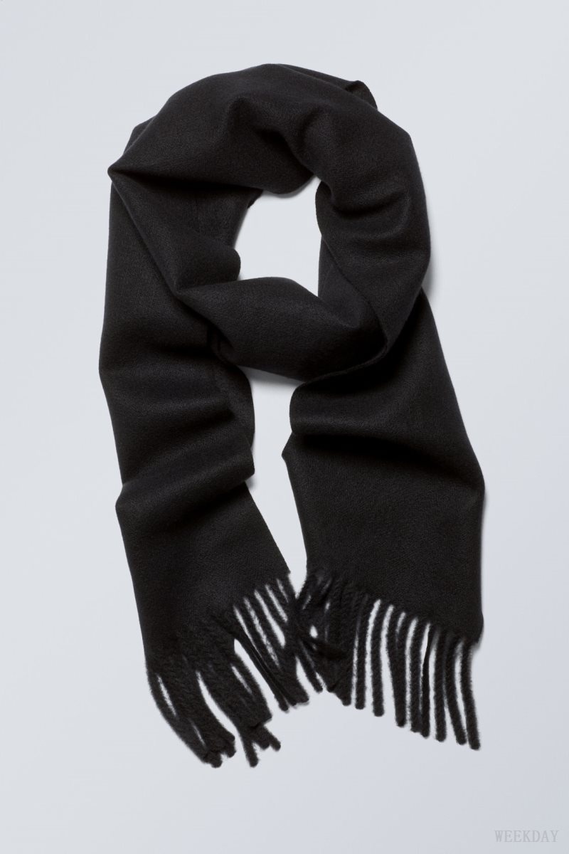 Weekday Essential Scarf Black | ZHHI3035