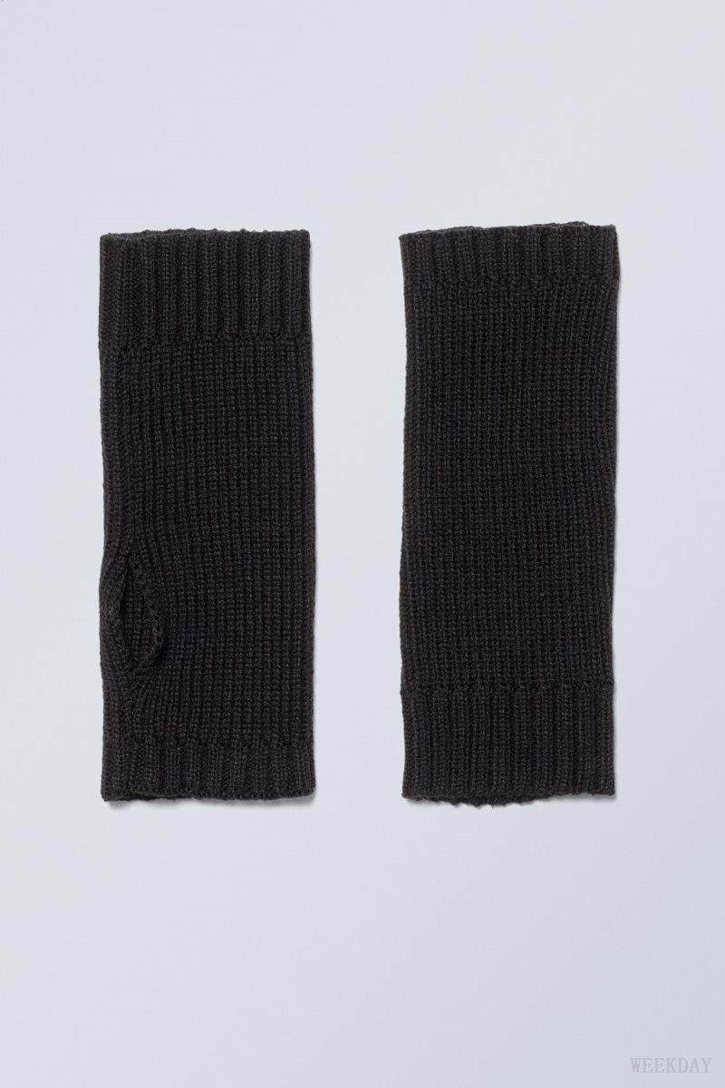 Weekday Hanna Wrist Warmer Black | GUVI2697