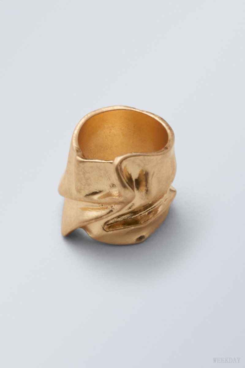 Weekday Ivy Crinkled Ring Gold | GKNX6242