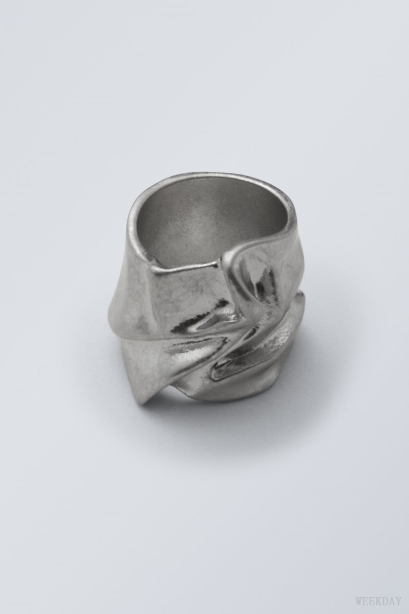 Weekday Ivy Crinkled Ring Silver | KXKE2583