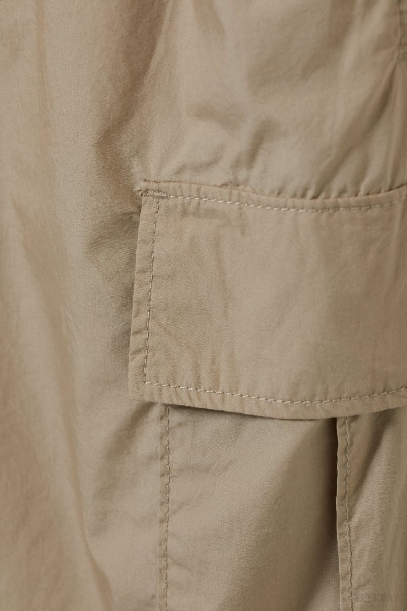 Weekday Parachute Loose Cargo Shorts Beige | WITC5522