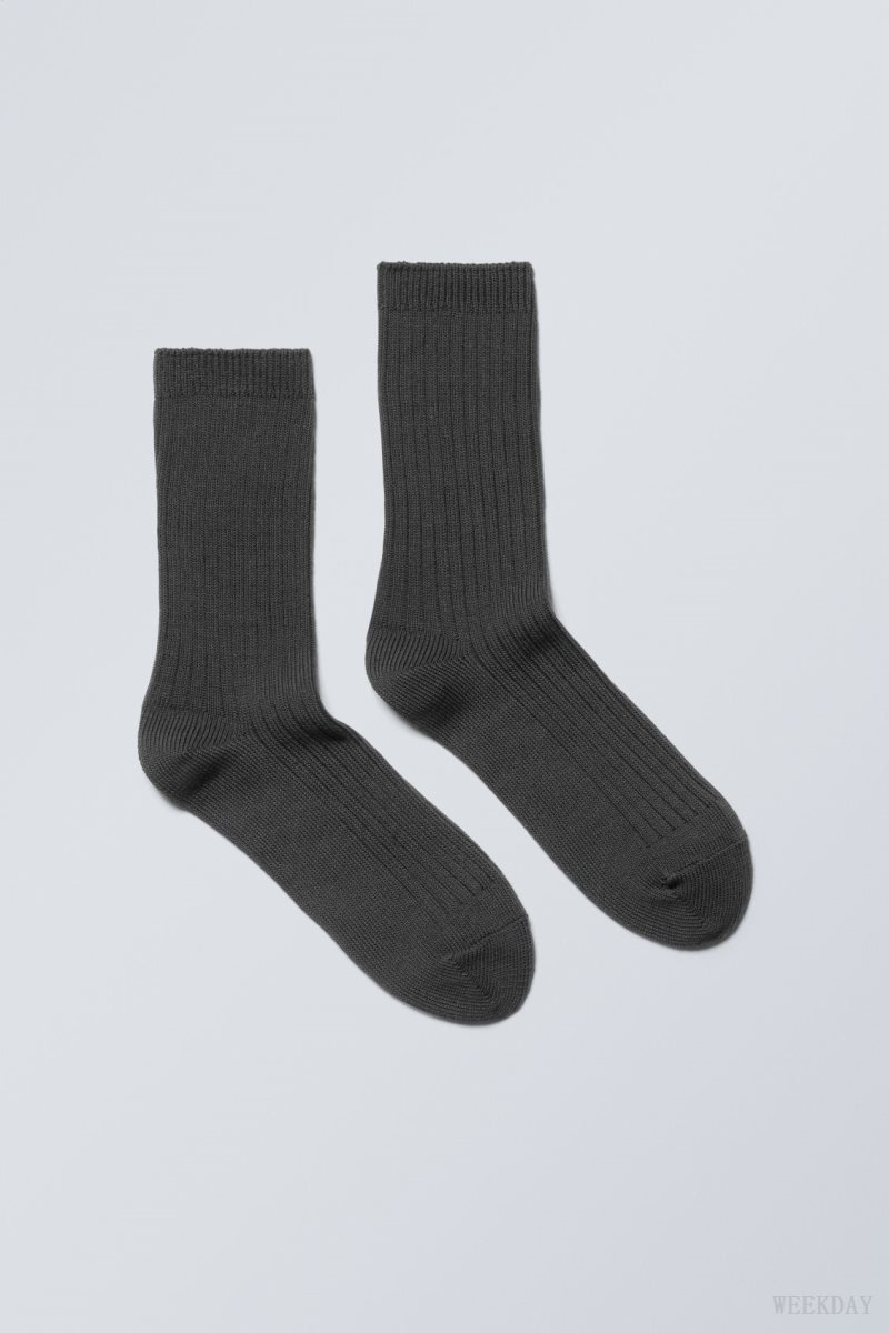 Weekday Pond Ribbed Socks Dark Grey | FFFB7125