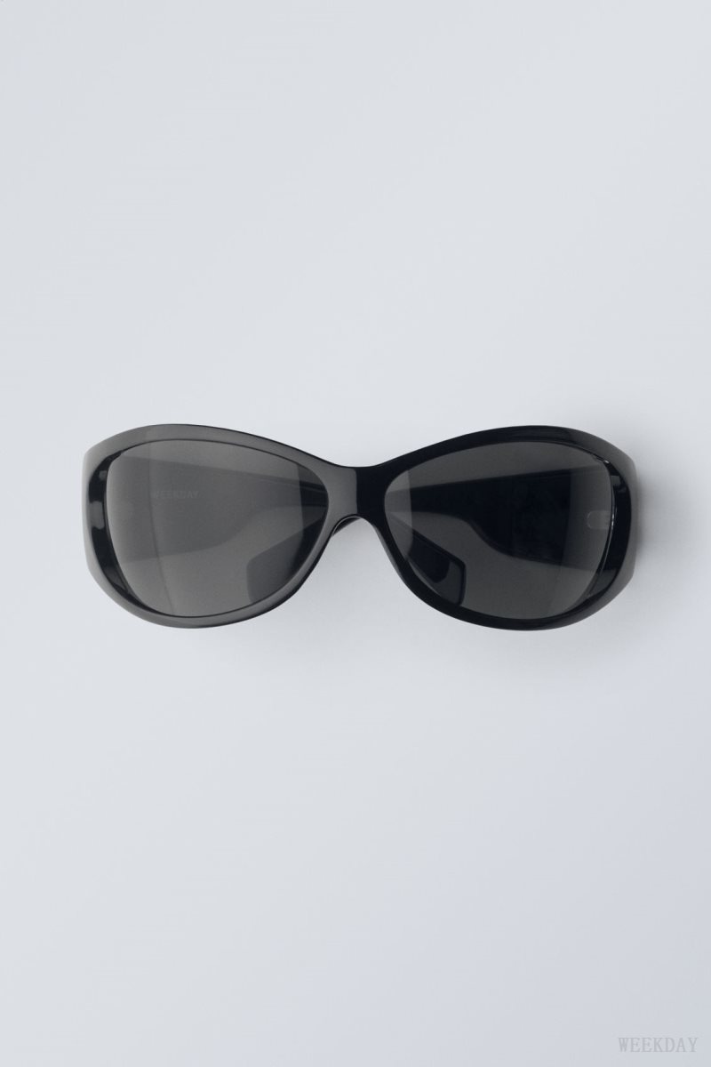 Weekday Strike Sunglasses Black | IFHL1868