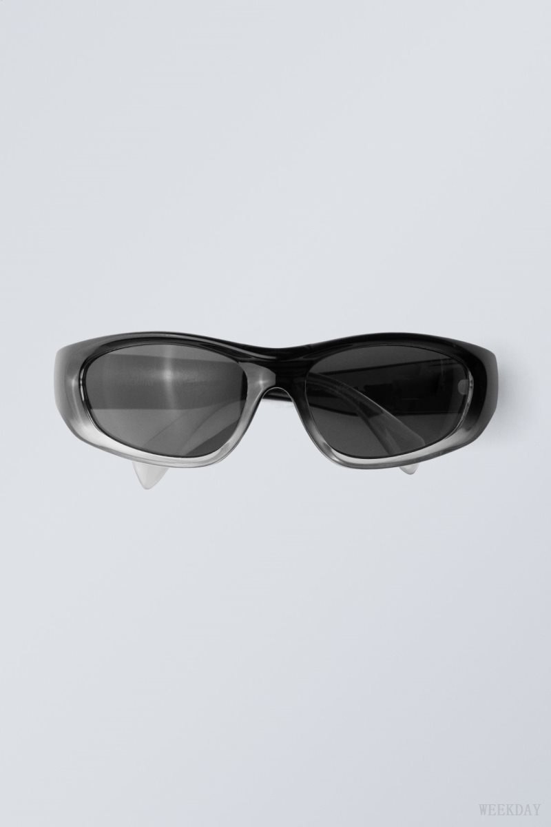 Weekday Trek Sunglasses Black | AFFK5236